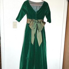 Incredible! 1950s Velvet Green Maxi Dress With Giant Accent Bow Detail In The Back. Back Also Has A "V" Dip Detail . The Bow Ribbon Detail Is Shimmery,So It Is Photographing Discolored (Truth Be Told I Think It May Have Some Slight Fading But The Shimmer Aspect Is Making It Look A Bit More Faded In Pics) And Velvet Has Some Small Creases In Places,See Pics. This Fit Me Like Xs/Small.Pit To Pit 17 In, Waist 13, Length Approx 55.5. **There Is No Stretch! Style Tags : Marvelous Mrs Maisel,Midge,Mad Retro Vintage Dress With Fitted Bodice For Formal Occasions, Retro Formal Vintage Dress With Fitted Bodice, 1950s Style Green Evening Dress, Green 1950s Style Evening Dress, Green Formal Dress In 1950s Style, Retro Green Evening Dress, Green Retro Evening Dress, 1950s Style Green Formal Dress, Green 1950s Style Formal Dress