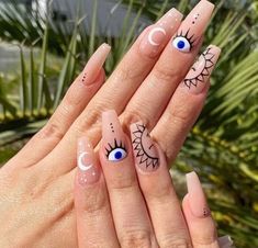 30 diseños de uñas con ojos | ActitudFem All Seeing Eye Nails, Nails With Eyes, Hippie Nail Designs, Evil Eye Nails Design, Evil Eye Nail Art, Nail Eye, Eyes Nails, Maquillage Yeux Cut Crease, Star Nail Designs