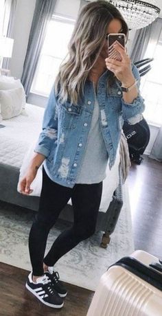 Vinter Mode Outfits, Light Denim Jacket, Casual Summer Outfits For Women, Denim Jacket Outfit