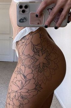 Tattoo Women Thigh Upper, Hip Leg Tattoo For Women, Tattoo Ideas Female On Thigh, Thigh And Bum Tattoo Women, Small Tattoos Aesthetic, Bum Tattoo Women, Tattoos Pretty, Mini Tats, Tattoos Aesthetic