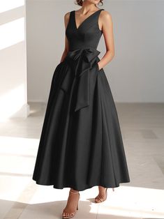 A-Line/Princess V-Neck Mother of the Bride Dresses with Pockets - Mondressy Fitted Cocktail Dress Classy, Elegant Grad Dresses, Edgy Mother Of The Bride Dresses, Mother Of The Groom Black Tie, Mother Of The Groom Dresses For Short Women, Cocktail Dresses For Women In Their 40s, Mother Of The Bride Dresses Fall Wedding, Mother Of The Bride Dress Black, Womens Semi Formal Attire