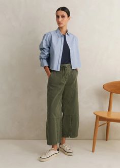 ME+EM's Khaki Convertible Casual Crop Pant is engineered with a zip detail at the hem to take you from a fitted silhouette to a more relaxed, voluminous drape, granting you multiple styling options. Shop now. Cropped Shirt Outfit, Olive Pants Outfit, Olive Green Pants Outfit, Green Khaki Pants, Corduroy Pants Outfit, Khaki Pants Outfit, Khakis Outfit, Green Pants Outfit, Legs Outfit