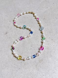 Pearl Necklace Colorful, Colorful Pearl Necklace, Rainbow Marble, Marble Necklace, Rainbow Pearl, Necklace Colorful, Diy Bracelet Designs, Freshwater Pearl Necklace, Necklace Pearl