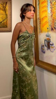 Party Dress Midi, Satin Party Dress, Prom Dress Inspo, Mode Hippie, Formal Prom Dress, Prom Dress Inspiration, Grad Dresses, Green Vintage, Mode Inspo