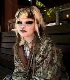 Crust Punk Makeup, Punk Alternative Style, Alternative Art Styles, Crust Punk Outfits, Therian Makeup, Microbangs Hairstyles, Long Alternative Hair, Crust Punk Fashion, Punk Makeup Looks