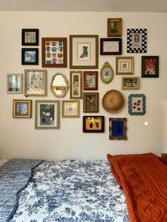 Five Frames On Wall, Scattered Photos On Wall, Mix Match Frame Wall, Mini Bedroom Decor, Picture Frame Wall Aesthetic, Memory Gallery Wall, Framed Photo Collage Wall, Long Gallery Wall Layout, Hang Frames On The Wall