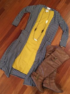 Beautiful fall/winter combo! LuLaRoe Sarah and LuLaRoe Julia meet! https://www.facebook.com/groups/lularoebrittanylapinski/ Lightweight Cardigan Outfit, Long Layer, Mode Tips, The Cardigans, Teaching Outfits, Cardigan Outfit, Lula Roe, Cardigan Brown, Lularoe Outfits