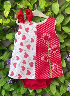 Perfect Valentine's dress for your princess! Confortable and unique! Girl Red Dress, Valentine Dress, Toddler Valentines, Star Dress, Toddler Dress, Fancy Dresses, Baby Dress, To My Daughter, Red Dress