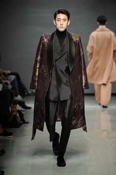 High Fashion Men, Ellie Saab, Seoul Fashion Week, Seoul Fashion, Futuristic Fashion, Fashion Weeks, Male Fashion, Fantasy Fashion, Mens Fashion Trends