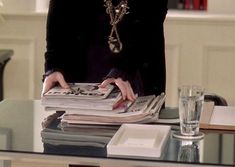 Vogue Editor Aesthetic, Devils Wears Prada, Devils Wear Prada, Devil Wears Prada Aesthetic, Fashion Journalist, Fashion Journalism, Fashion Dream Job, Miranda Priestly