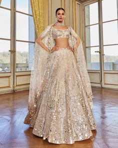 Seema Gujral, Baju Kahwin, Gold Lehenga, Mirror Work Lehenga, Work Lehenga, Rose Gold Mirror, Wedding Lehenga, Lehenga Designs, Gold Thread