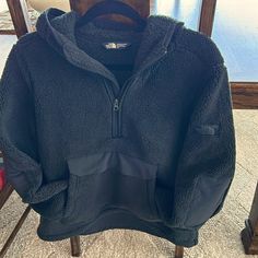 Never Worn North Face Women’s Large Fleece Black 1/2 Zip Pullover. Very Cozy And Soft. Has Kangaroo Pocket For Hands And Additional Velcro Pocket For Secure Storage. Black The North Face Sweatshirt For Fall, Sporty Black The North Face Sweatshirt, Sporty Black Sweatshirt By The North Face, The North Face Fleece Tops For Outdoor, The North Face Black Long Sleeve Top, Casual Black North Face Fleece Jacket, Casual Black Fleece Jacket By The North Face, Fleece Pullover Outfit, Pullovers Outfit