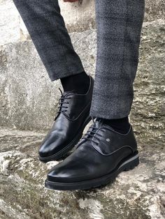 The Rebe Black Laced Oxfords – brabion Black Brogues Outfit, Brogues Outfit, Dr Martens Oxford, Lace Oxfords, Black Brogues, Black Shark, Outfit Wedding, Code Black, Rugged Style