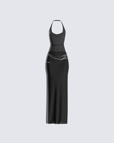 Unleash a deadly dose of glamor and seduction in this classy, but sassy black halter maxi dress 🖤 Adorned with gold chain waist detailing, this maxi is made from a stretch jersey, and complete with adjustable halter straps, and an exposed back 💅🏼 Finesse Black Dress, Cute Black Dresses Classy, Finesse Clothing, Black Halter Maxi Dress, Black Gold Dress, Halter Strap Dress, Black Fitted Dress, Black And Gold Dress, Halter Dresses