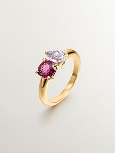 Rodolita y amatista rosas se unen en este anillo de la colección elúa bombé, una original joya en la que el pop de color se complementa con el main trend de la exageración de formas y el "más es más". todas las gemas y perlas de esta colección son naturales. cada una es totalmente única, por eso su tonalidad puede variar respecto a la imagen de referencia. 925 Silver Ring, Pink Amethyst, Diamond Hoop Earrings, Silver Pieces, Silver Chain Necklace, Diamond Bracelets, 925 Silver Rings, Silver Charms, Silver Bracelets