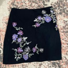 Nwt Loft Skirt. Black With Flower Detail. Flower Skirt, Tweed Skirt, Fall Fits, Flower Detail, Knee Length Skirt, Skirt Black, Outfits Casuales, 90s Fashion, Look Fashion