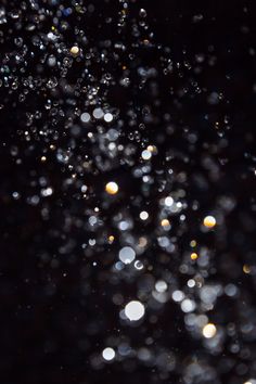 black wallpaper glitter Black Crystal Wallpaper, Dark Shiny Aesthetic, Shiny Black Aesthetic, Shiny Black Wallpaper, Dark Esthetics Background, Dark Black Wallpaper Iphone Backgrounds, Black Diamond Aesthetic, Dark Sparkle Aesthetic, Aesthetic Black Wallpaper Dark