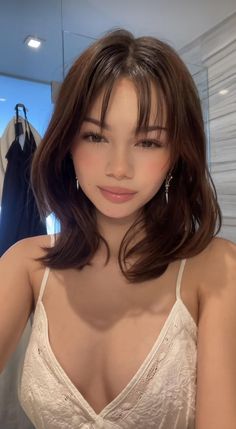 Short Haircuts With Round Faces, Short Hairstyles On Round Faces, Medium Length Hairstyles For Thick Hair With Bangs, Feathery Short Hair, Short Haircuts Asian Women, Plush Bob Haircut, Haircut Ideas Medium Length Straight, Shoulder Length Hair With Layers Asian, Short Hair With Layers Korean