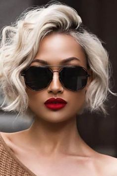 Layered Haircuts For Women, Cut Her Hair, Short Layered Haircuts, Red Lipstick, Trendy Short Hair Styles, Short Bob Hairstyles, Medium Length Hair Cuts