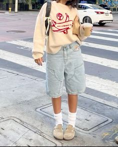 Birks Summer Baggy Outfits, Omar Apollo, Pakaian Hipster, Spring Streetwear, Classic Fits, Tomboy Femme, Androgynous Outfits, Beanie Outfit, Mode Hippie