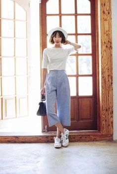 Moda minimalista para iniciar el 2019 - KENA Korean Fashion Outfits, Elegante Casual, Retro Mode, Korean Fashion Trends, Ulzzang Fashion, Asian Outfits, Teenager Outfits, Outfit Goals, Korean Street Fashion