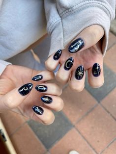 Nails Acrylic Spooky, Witch Nails Acrylic, Uñas Taylor Swift, September Nail Colors, Designs Y2k, Zodiac Nails, Nail Colors 2023, Night Nails, Nails Spooky