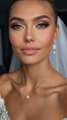 Discover stunning bridal hair and makeup ideas for brunettes blondes and Indian brides From classic veils to simple half updos get inspired for your 2024 wedding Explore our bridal hair and makeup services including pricing lists and unique bridal looks Modern Bride Makeup Look, Bridesmaid Makeup For Blondes, Winter Wedding Bride Makeup, Evening Bridal Makeup, Royal Bride Hairstyles, Real Bride Makeup, Smokey Wedding Makeup The Bride, Neutral Glam Makeup Blue Eyes, Beachy Bridal Makeup