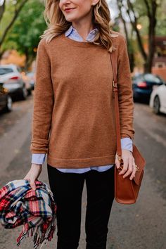 Camel Sweater & Preppy Fall Outfits | Kelly in the City Fall fashion outfits, fall fashion trends, fall family photo, winter outfits, winter outfits casual #fallfashion #fallfashiontrends #winteroutfits Family Photo Outfits Winter, Camel Sweater, Winter Mode Outfits, Preppy Fall Outfits, Look Boho Chic, Fall Family Photo Outfits, Sweater Preppy, Simple Fall Outfits