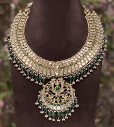 Victorian Jewelry Necklace, Antique Necklace Gold, Wedding Jewellery Designs, Kundan Jewellery Bridal, Indian Wedding Jewelry Sets, Silver Jewelry Accessories, Gold Necklace Indian Bridal Jewelry, Fine Gold Jewelry