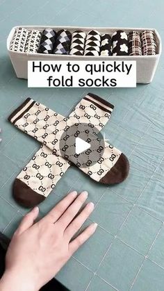 Diy Sock Storage Ideas, Socks Folding Ideas, How To Fold Socks, Sock Folding, Folding Sweaters, Folding Tricks, Folding Tips, Folding Socks, Socks And Jeans