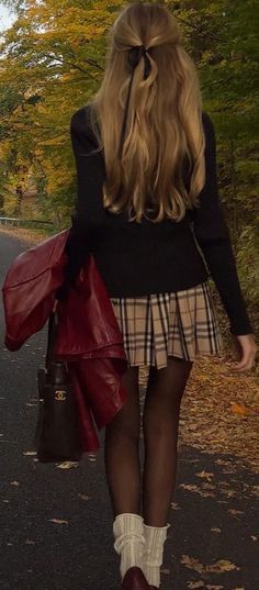 Dark Academia Outfits, Ootd Instagram, Academia Outfits, Fall Inspo, Velvet Skirt, Fall Fits, Outfits Winter