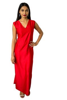 red satin dressing gown ellectives Silk Robe Long, Red Slip Dress, Satin Lingerie, Loungewear Luxury, Comfy Chic, Satin Slip, Red Satin, Silk Kimono, Satin Slip Dress