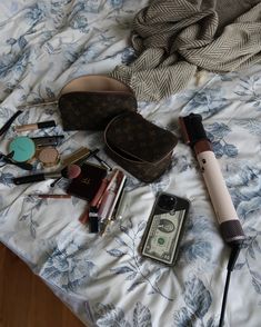 Ysl Makeup, Minimalist Makeup, Basic Girl, What In My Bag, Photo Makeup, Skin Routine, Feminine Aesthetic, Winter Aesthetic