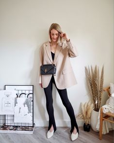 Beige Blazer Outfit Summer, Oversize Cream Blazer Outfit, Oversized Blazer Leggings Outfit, Sand Blazer Outfit Woman, Boyfriend Blazer Outfit Dressy, Neutral Blazer Outfit Women, Oversized Blazer Outfit Petite, Oversized Tan Blazer Outfit