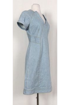 Versatile denim dress featuring a classic semi flared silhouette. The perfect dress to wear to a picnic at the park, pair it with chic sandals and a statement handbag. Size 4 Lined, cotton & elastane blend V-neckline Short sleeves Unlined Flared silhouette Mustard top stitching Above knee Bust 34" Waist 28" Shoulder to hem 37" Mustard Top, Statement Handbag, Chic Sandals, Chambray Dress, Derek Lam, Casual Sweaters, Top Stitching, Fashion Street, Above Knee