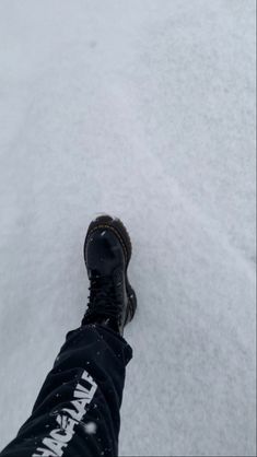 Snow Inspiration, Boots Selfie, Body Image Art, Acrylic Nails Coffin Short, Last Christmas, Winter Aesthetic, Beautiful Nature Pictures, Body Image, Christmas Season