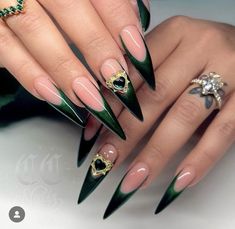 Nails Green Inspiration, Bad And Boujee Nails Acrylic, Bedazzled Nails Designs, Green Stiletto Nails Designs, Nail Ideas For Birthday, Cute Green Nail Ideas, Classy Green Nails, Stiletto Nails Green, Boujee Acrylic Nails