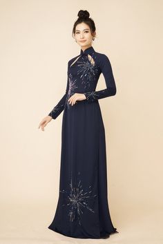 Traditional collar Material: Crepe, beading Raglan long sleeves Type: Modern ao dai, cut-out Lace Ao Dai, Alternative Beauty, Fancy Dresses Long, Lace Bridal Gown, Asian Outfits, Bridal Lace, Carolina Herrera, Kurti Designs, Traditional Dresses