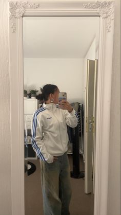 ootd adidas jacket inspo outfit y2k How To Style Adidas Jacket, Style Inspo Y2k, Y2k Adidas Outfit, Uk Fits Streetwear, Y2k Style Winter, Vintage Adidas Jacket Outfit, Vintage Adidas Outfit, Uk Streetwear Women, Adidas Jacket Outfit Street Style