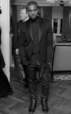 Kanye West... I love to hate him. But really, I love him. Man In A Suit, Diva Fashion, Girly Fashion, Material Girls, Suit And Tie, Well Dressed