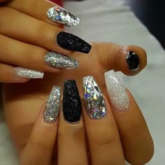 This is one of the best nail designs for New Years Eve! Nails Gorgeous, Pride Nails, Nail Design Glitter, Nails Bling, Black Nails With Glitter, Nails Elegant, Nails Classy, Nails Pretty, Nagellack Trends