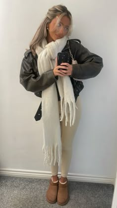 Cosy Outfit Ideas, Outfit Inspo Winter Aesthetic, Cardigan Outfit Layers, Winter Astetic Outfit, Cold Shopping Day Outfit, Chunky Jumper Outfit, Cute Winter Outfits With Uggs, Light Leggings Outfit, Whitefox Boutique Outfit