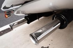 the exhaust pipe on this motorcycle is very close to it's rear end,