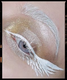 Angel Wings Eye Makeup, Angelic Prom Makeup, White Eyelashes Makeup Look, Angelic Fashion Aesthetic, White Eyeliner Ideas Aesthetic, Bird Wing Eyeliner, Angel Wing Liner