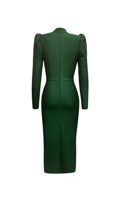 Wearing this dark green chest hollow slim mid-length dress, you will be the most eye-catching queen at the party. Dark green looks dignified and elegant, which can set off your fair complexion and looks very aristocratic. In order to break the dullness brought by the cold tone, a bold hollow design was made on the chest, presenting the plump chest lines confidently and sexy. The slits of the legs look straight and slender, which combines the overall shape to highlight both the figure and fashion