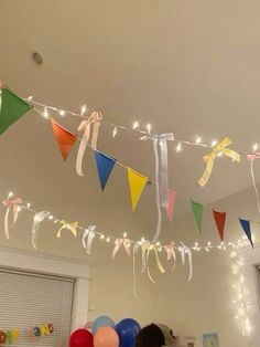 Party Ideas 23rd Birthday, Birthday Decorations Vintage, At Home Bday Ideas, Simple 24th Birthday Decorations, International Dinner Decorations, 21st Sleepover Birthday Parties, 21st Backyard Party Ideas, Birthday Backyard Decorations, Projector Birthday Party