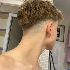 Low Fade Long Hair, Taper Fade Short Hair, Fade Haircut Curly Hair, Mid Fade Haircut, Haircut Selfie, Photo Hijab, Drop Fade Haircut, Mens Haircuts Short Hair, Low Fade Haircut