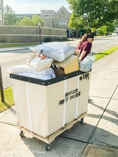 College Move In Day Aesthetic, Virginia Tech Dorm Room Ideas, Dorm Move In, College Move In, College Move In Aesthetic, College Move In Day, Moving Aesthetic, Moving To College, Watermelon Moonshine