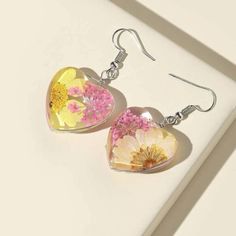 This Lovely Pair Of Floral Pressed Flower Gold Acrylic Heart Earrings Is A Wonderful Addition To Your Wardrobe And Your Style! This Fun And Unique Pair Is Sure To Get Lots Of Compliments! Great For Valentine’s Day Or Anytime! A Nice Gift For Yourself Or A Loved One! Gsunmu50q00jurs Pink Dried Flowers, Heart Fish, Amazing Earrings, Boho Drop Earrings, Clear Heart, Flower Acrylic, Face Necklace, Earrings Hypoallergenic, Natural Flowers