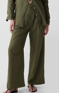 cottagecore Gap Wide Leg Linen Pants, Spring Gap Linen Pants, Casual Linen Pants By Gap, Gap Linen Spring Pants, Gap Linen Pants For Spring, Chic Gap Bottoms With Relaxed Fit, Gap Chic Bottoms With Relaxed Fit, Gap Pants With Welt Pockets For Workwear, Gap Workwear Pants With Welt Pockets